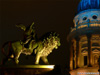 Löwenstatue mit Blick auf den Französischen Dom